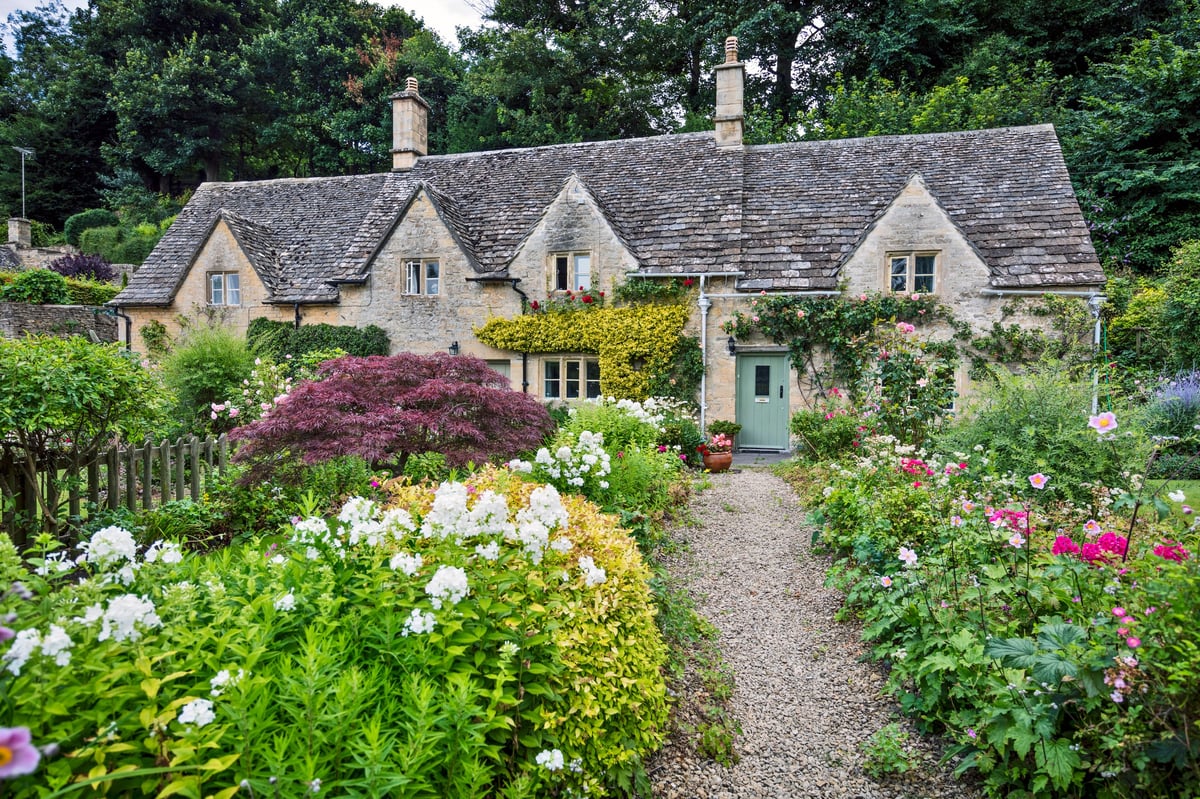 Beautiful Cotswold stone cottages in Bibury, Gloucestershire