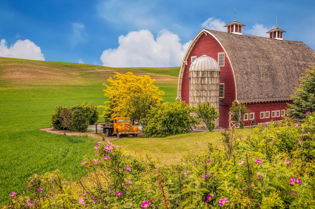 Traditional red barn in the countryside